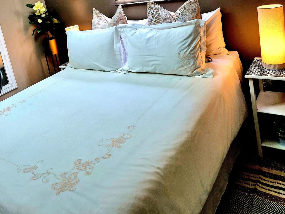 URlyfstyle Cottage 10km from OR Tambo Int Airport Bed and Breakfast in Gauteng