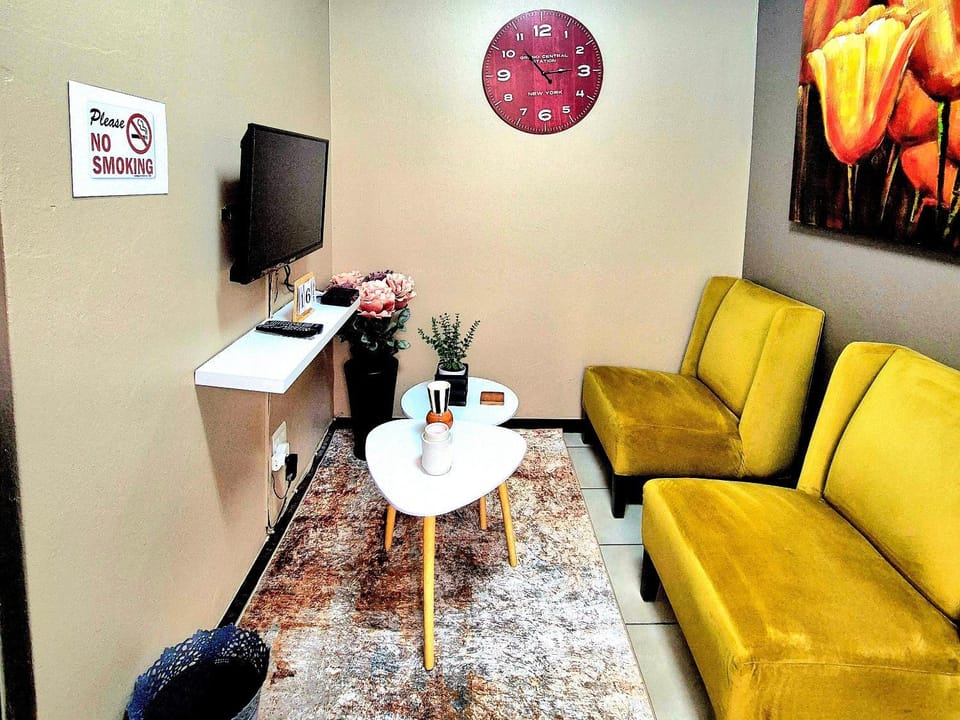 URlyfstyle Cottage 10km from OR Tambo Int Airport Bed and Breakfast in Gauteng