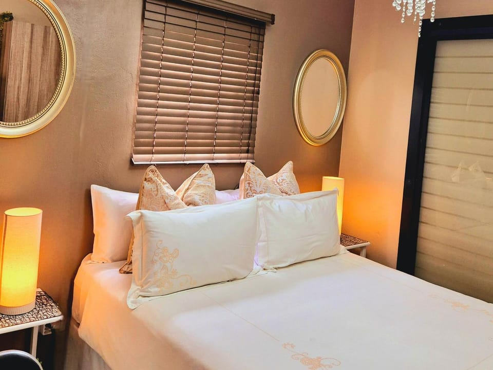 URlyfstyle Cottage 10km from OR Tambo Int Airport Bed and Breakfast in Gauteng