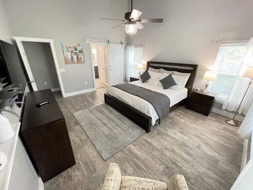 Phenomenal 7BR 4 Master Suites Southeast Pool Hot Tub Gas BBQ 2 Miles to Disney House in Four Corners
