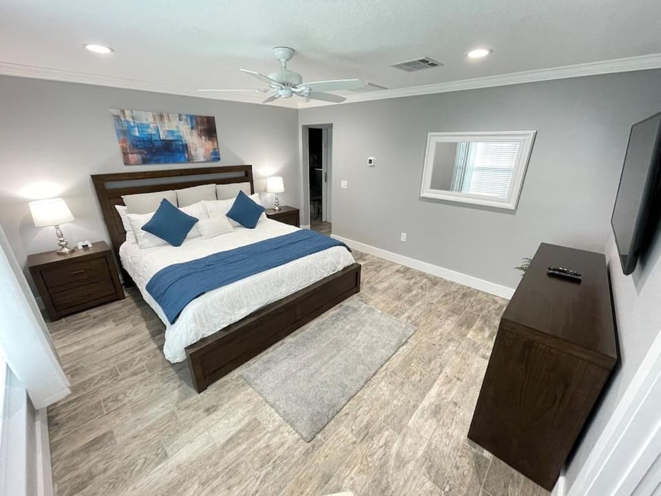 Phenomenal 7BR 4 Master Suites Southeast Pool Hot Tub Gas BBQ 2 Miles to Disney House in Four Corners