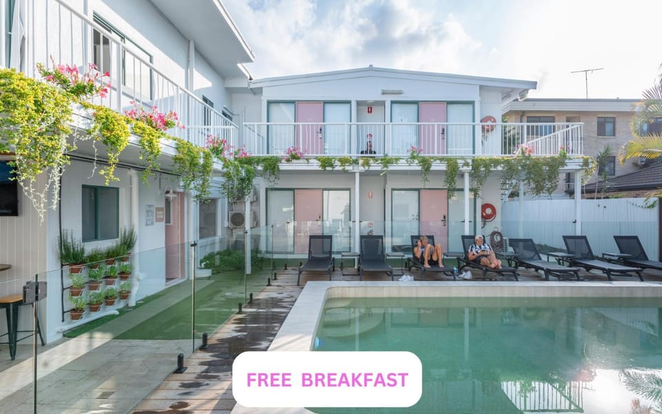 Surf Inn Boutique Backpackers - FREE BREAKFAST Hostel in Surfers Paradise