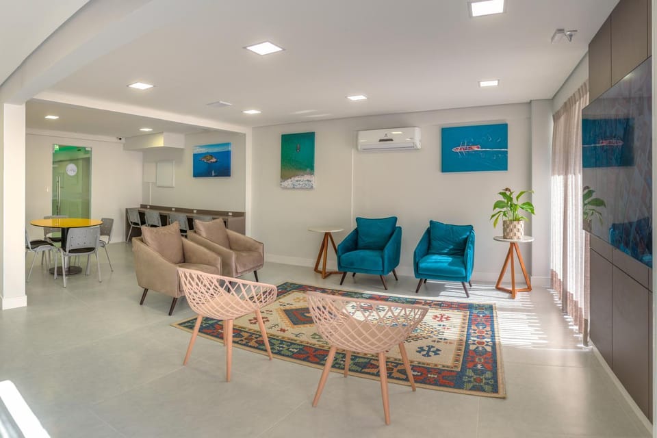 Communal lounge/ TV room, Living room, Seating area