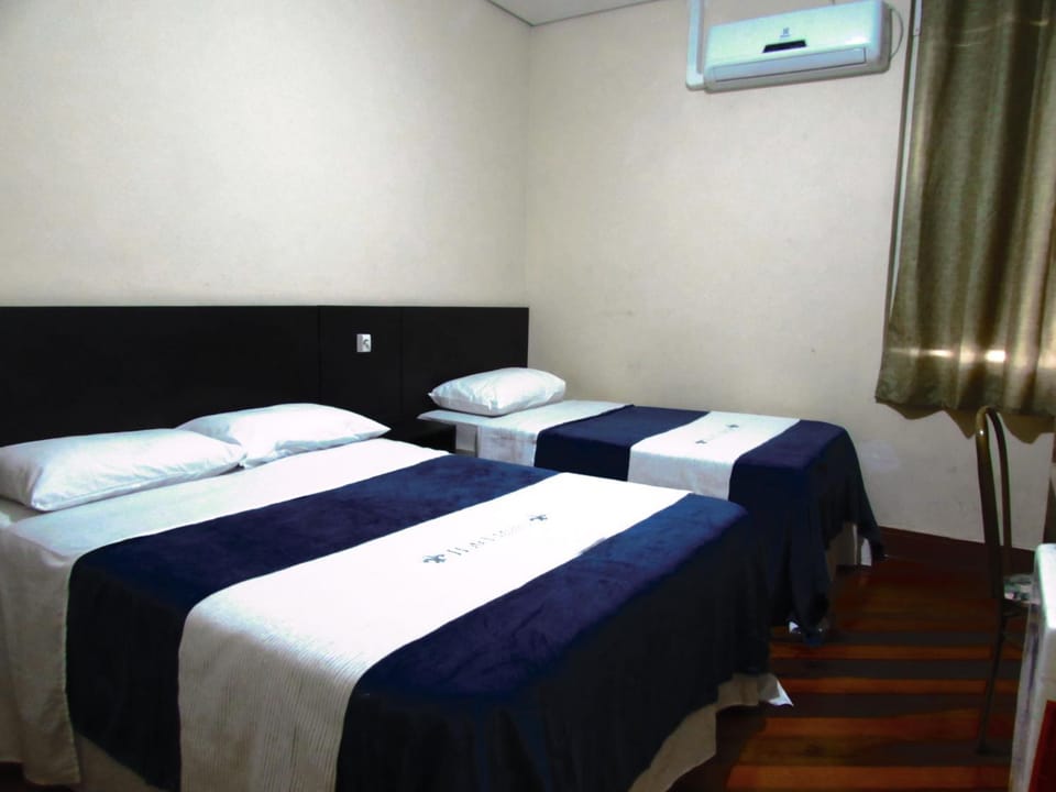 Bed, Photo of the whole room, Bedroom, air conditioner