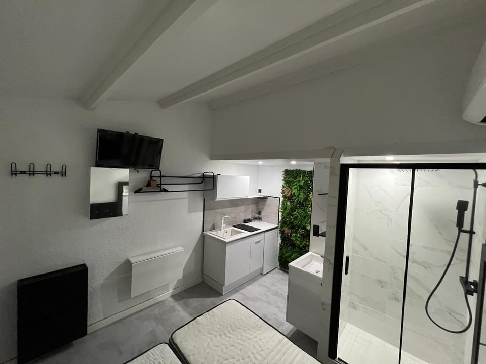 TV and multimedia, Kitchen or kitchenette
