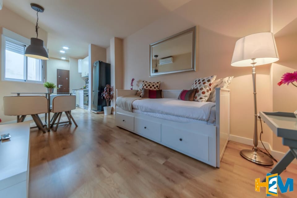 Communal lounge/ TV room, Bed, Living room