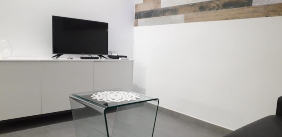 Communal lounge/ TV room, TV and multimedia, Living room, Seating area