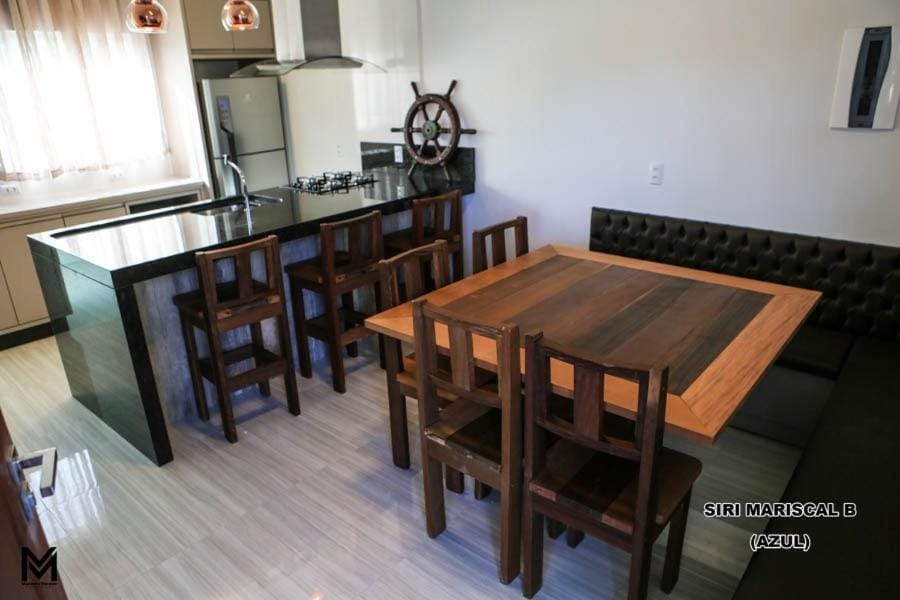 Kitchen or kitchenette, Living room, Lounge or bar, Seating area, Dining area, Meeting/conference room, minibar, oven, stove