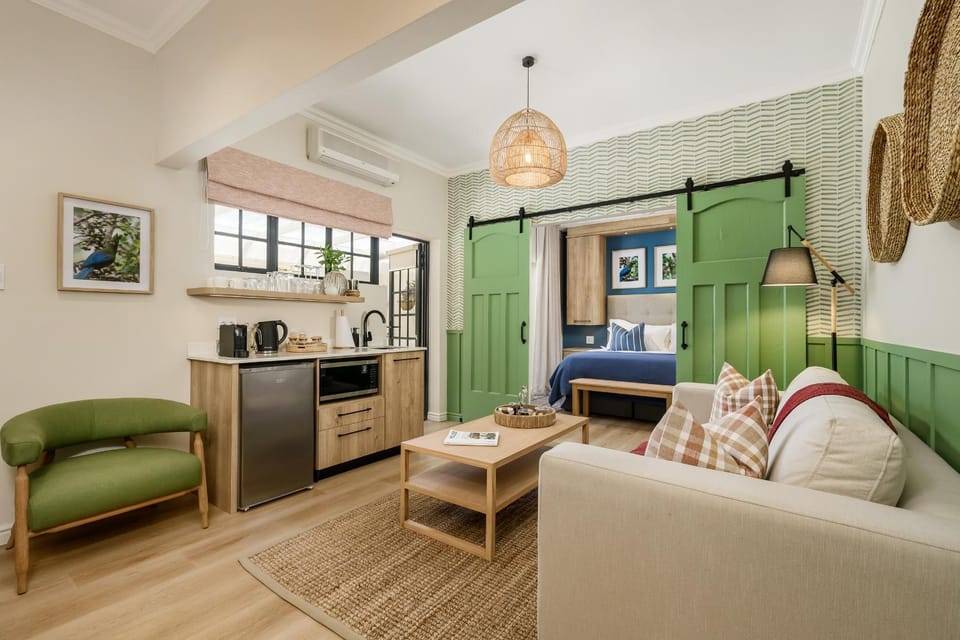 Coffee/tea facilities, Seating area, Bedroom, air conditioner