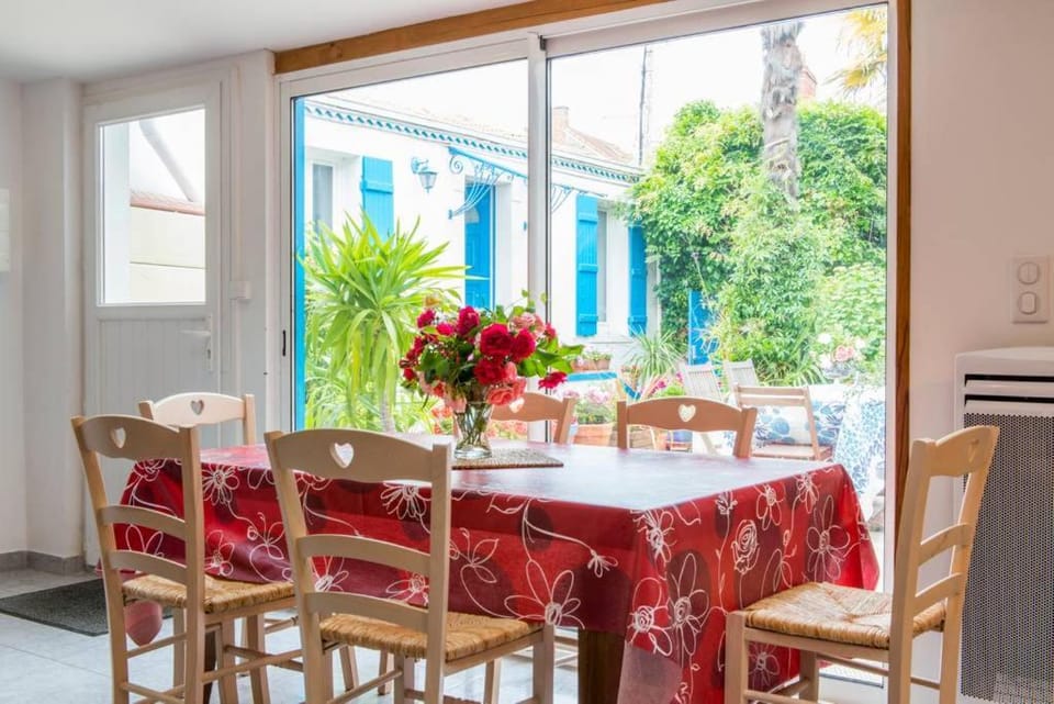 Les Volets Bleus Bed and Breakfast in Pornic