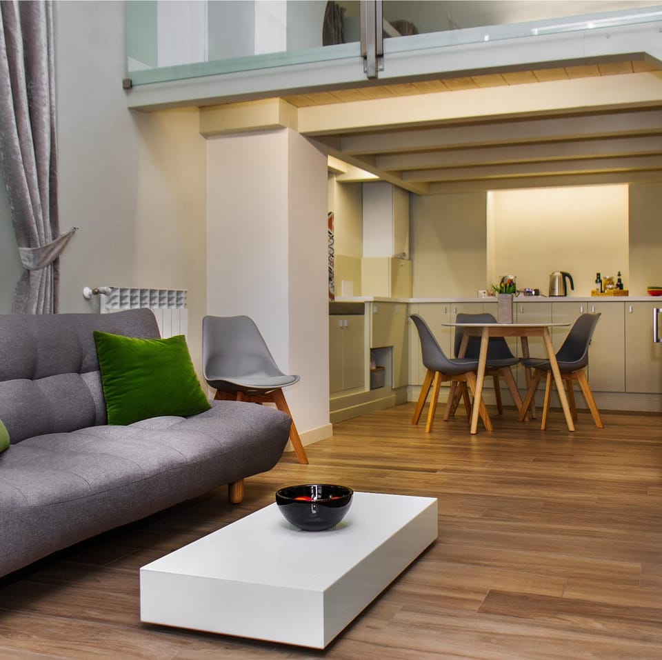 Kitchen or kitchenette, Living room, Seating area, Dining area