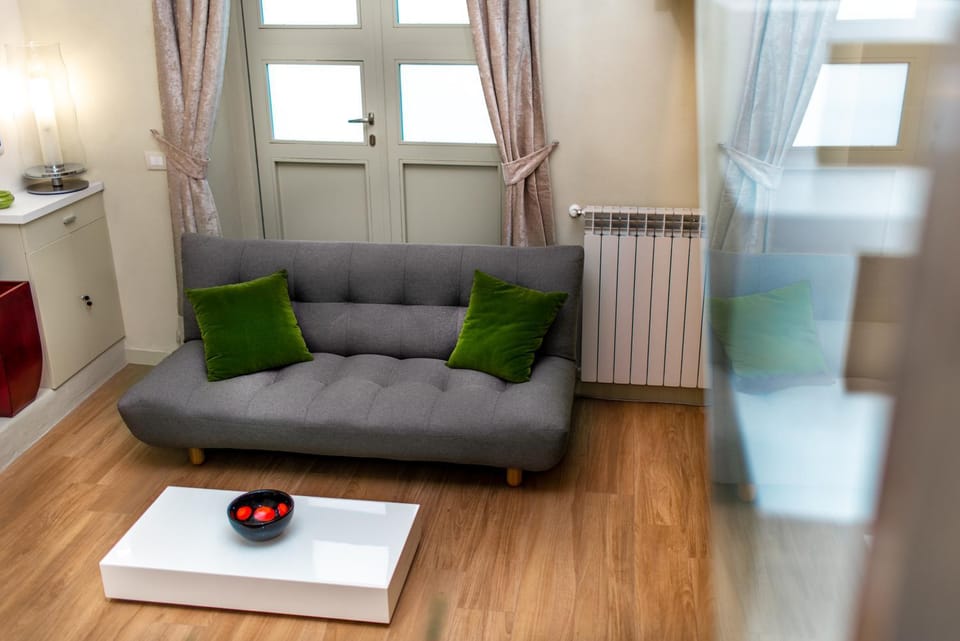 Living room, Seating area, internet