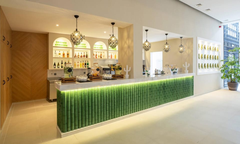 Lounge or bar, Drinks