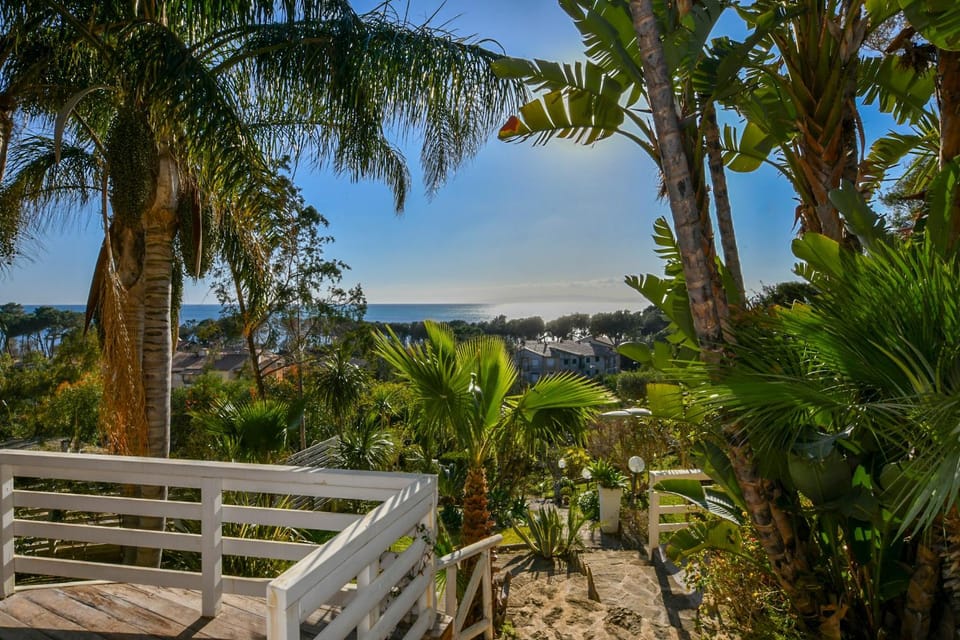 Property building, Balcony/Terrace, Sea view