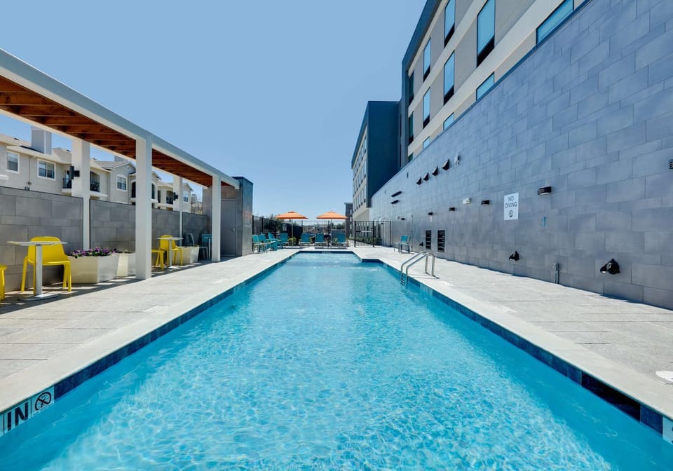 Swimming pool, Swimming pool