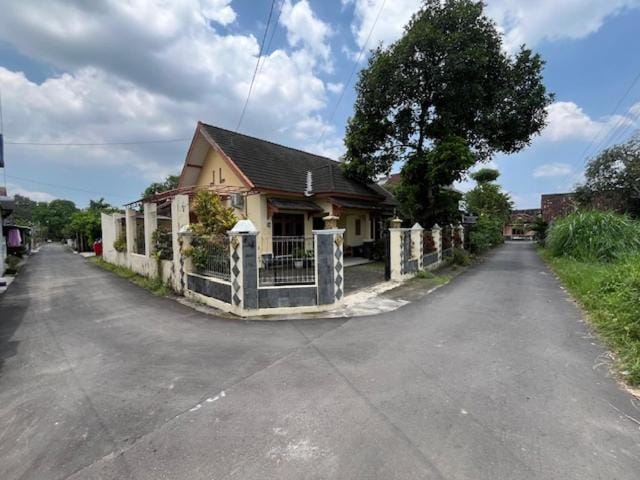 Property building, Neighbourhood, Street view