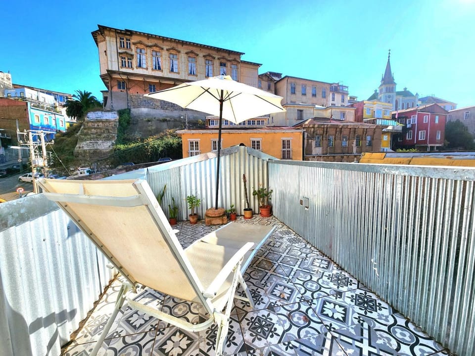 Casa California Guesthouse Inn in Valparaiso