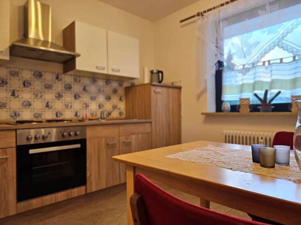 Seating area, Dining area, kitchen