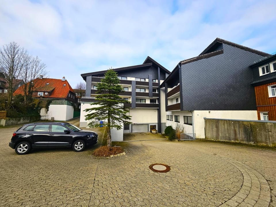 Property building, Facade/entrance, Parking