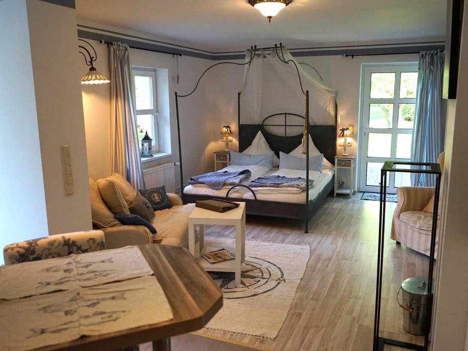 Bed, Living room, Photo of the whole room, Bedroom