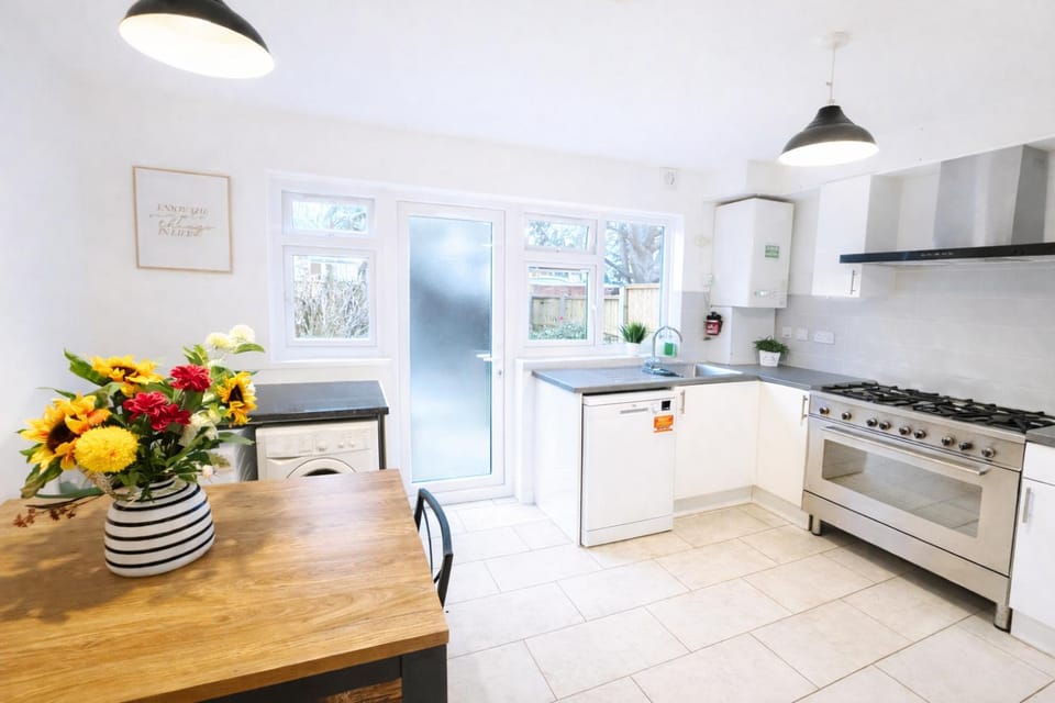 Kitchen or kitchenette, Dining area, dishwasher, oven, stove