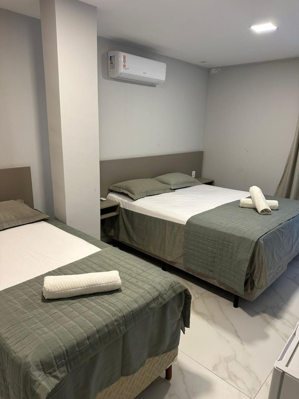 Bed, Photo of the whole room, towels