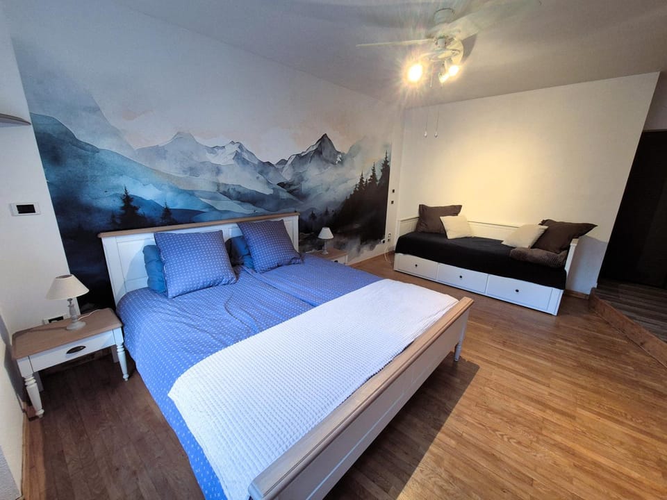 Photo of the whole room, Bedroom