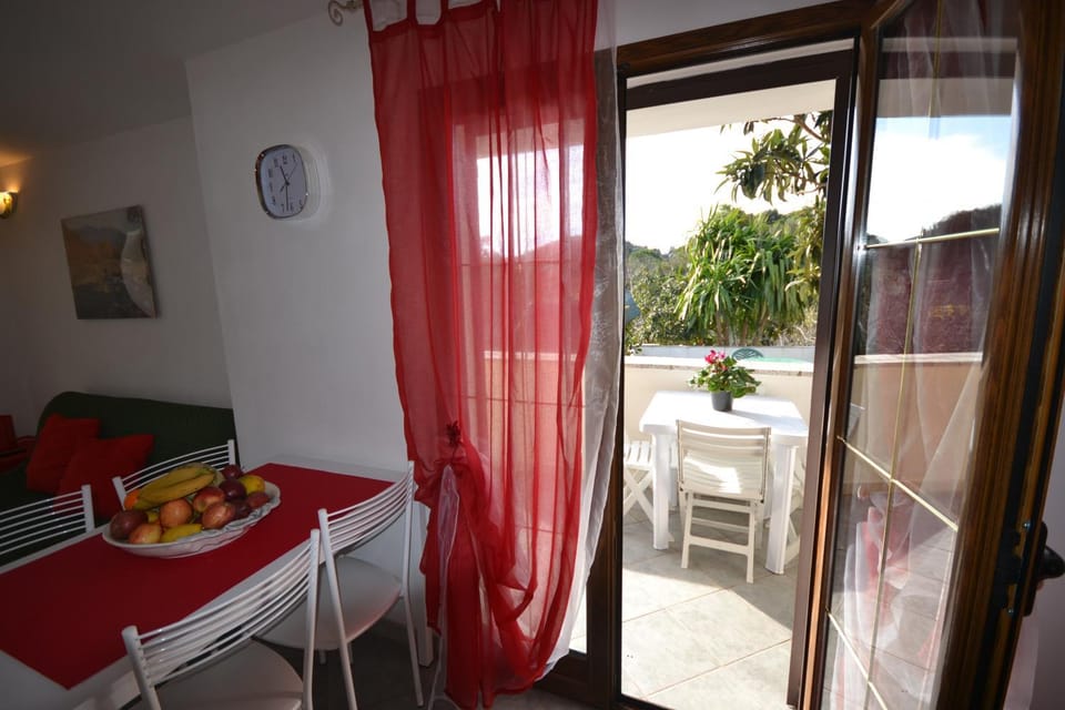 View (from property/room), Balcony/Terrace, Dining area