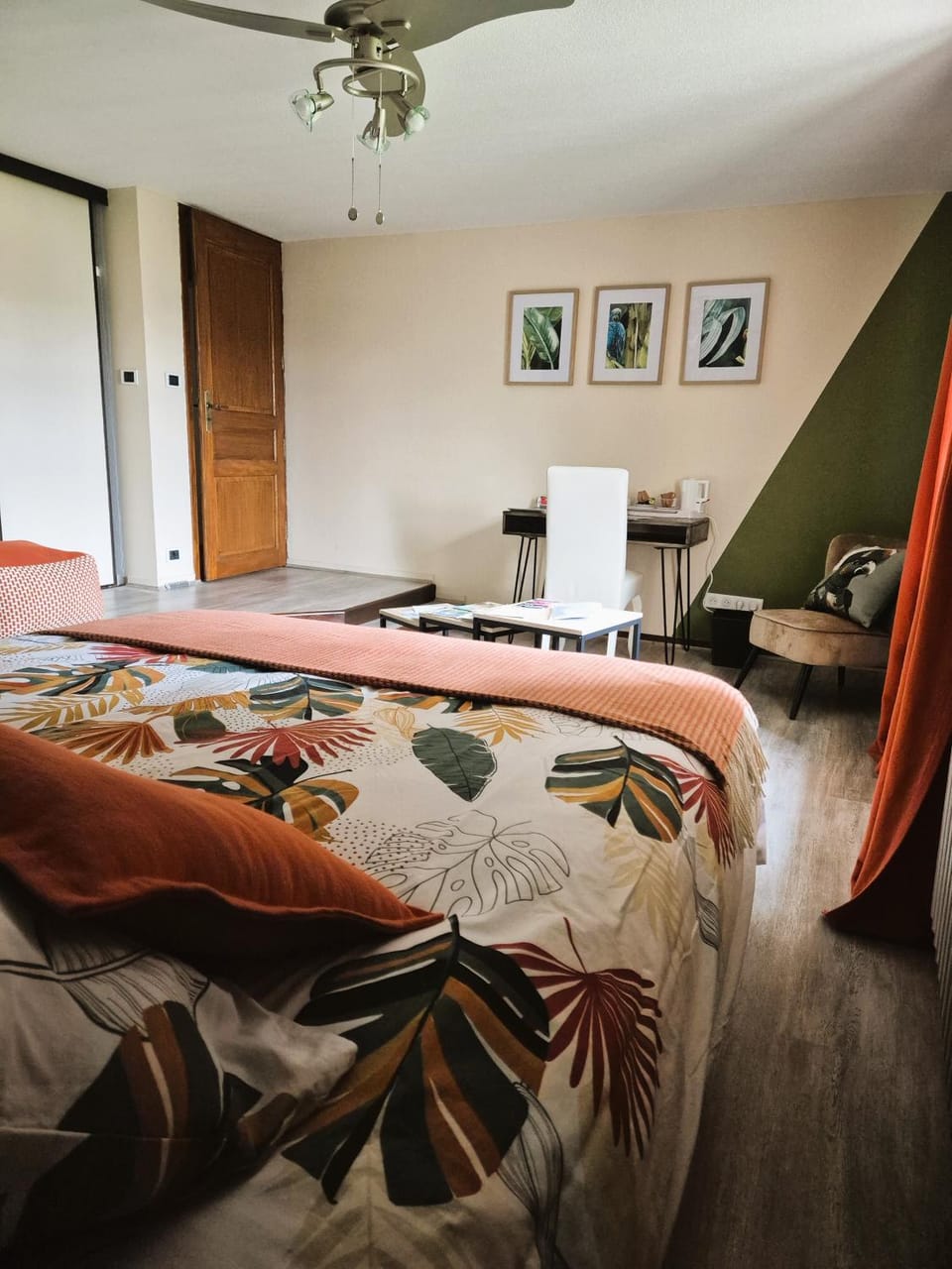 Bed, Seating area, Bedroom