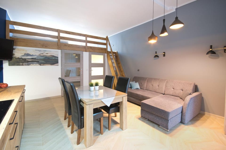 TV and multimedia, Living room, Seating area, Dining area, air conditioner