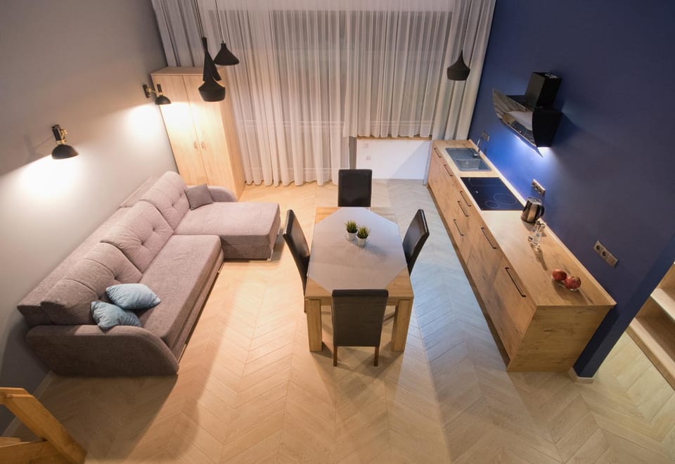 Communal lounge/ TV room, TV and multimedia, Living room, Seating area, Dining area, wardrobe