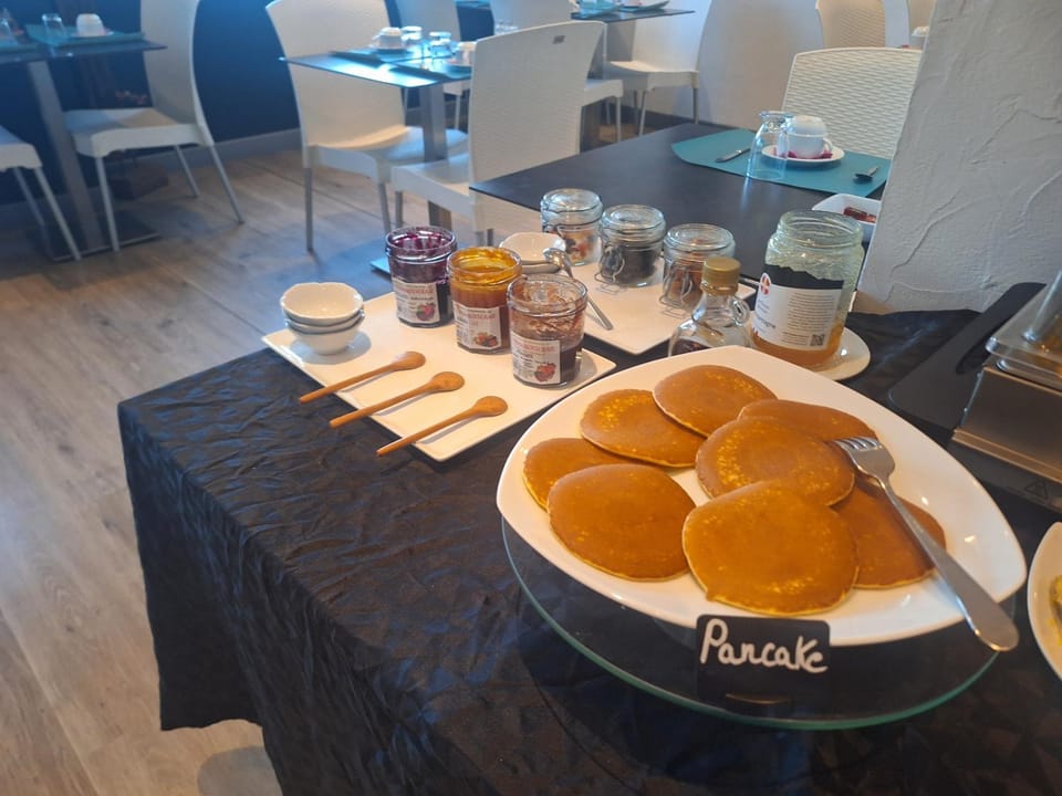 Breakfast, Continental breakfast