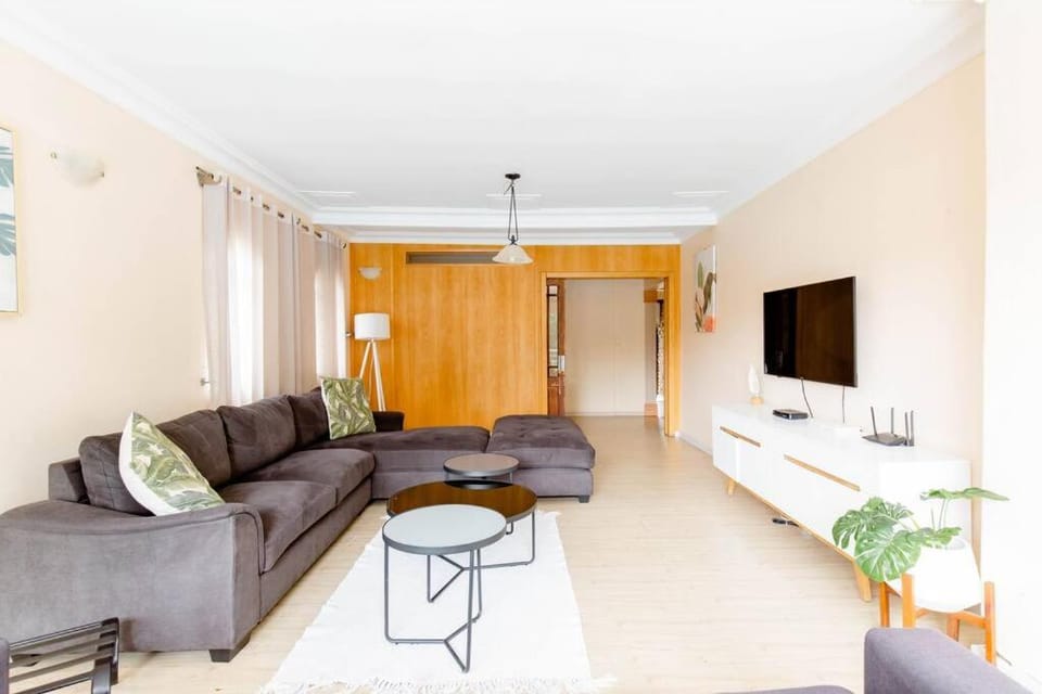 Spacious Menlyn Maine Villa Villa in Pretoria