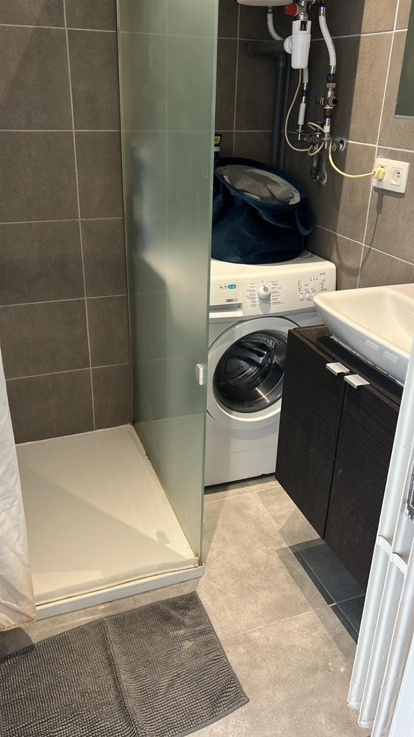 Shower, washing machine