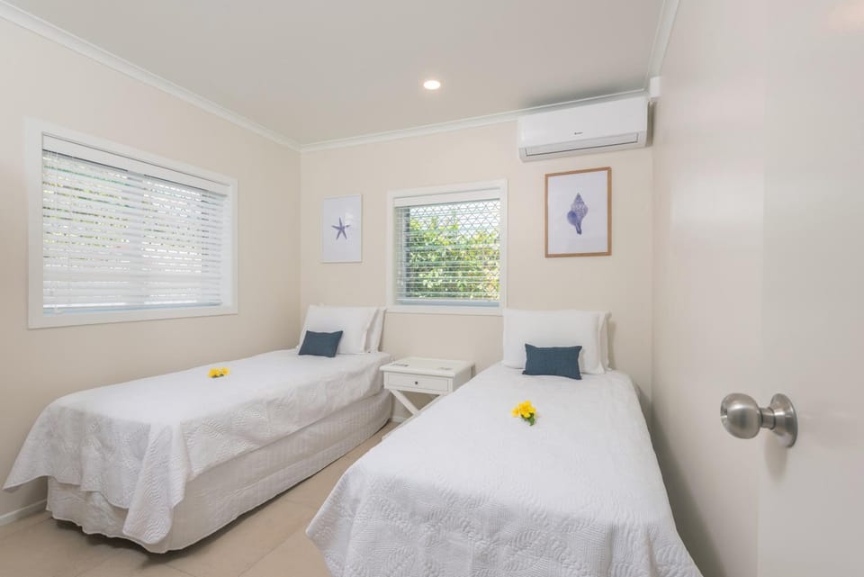 Bedroom, air conditioner