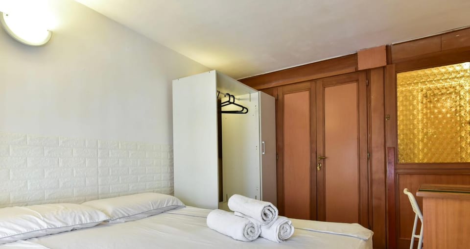 Bed, Bedroom, wardrobe
