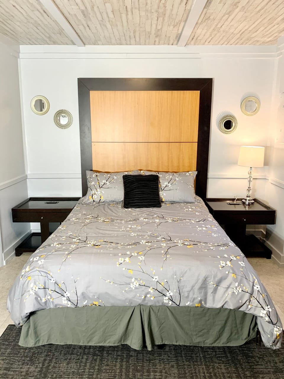 Bed, Other, Photo of the whole room, Decorative detail, Bedroom