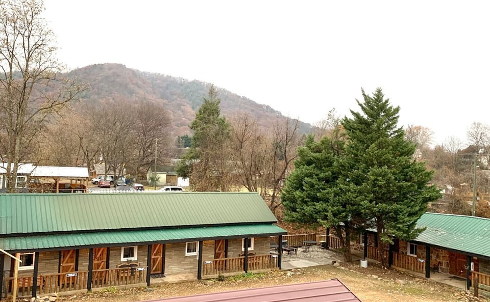 Property building, Neighbourhood, Bird's eye view, City view, Garden view, Mountain view, River view