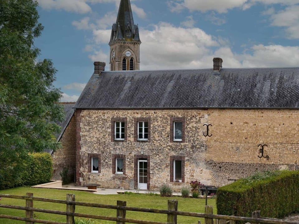 Maison de Bourg Avec Jardin et Wifi - Bures - FR-1-497-124 House in Normandy