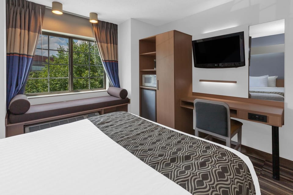 Bed, Bird's eye view, TV and multimedia, Bedroom