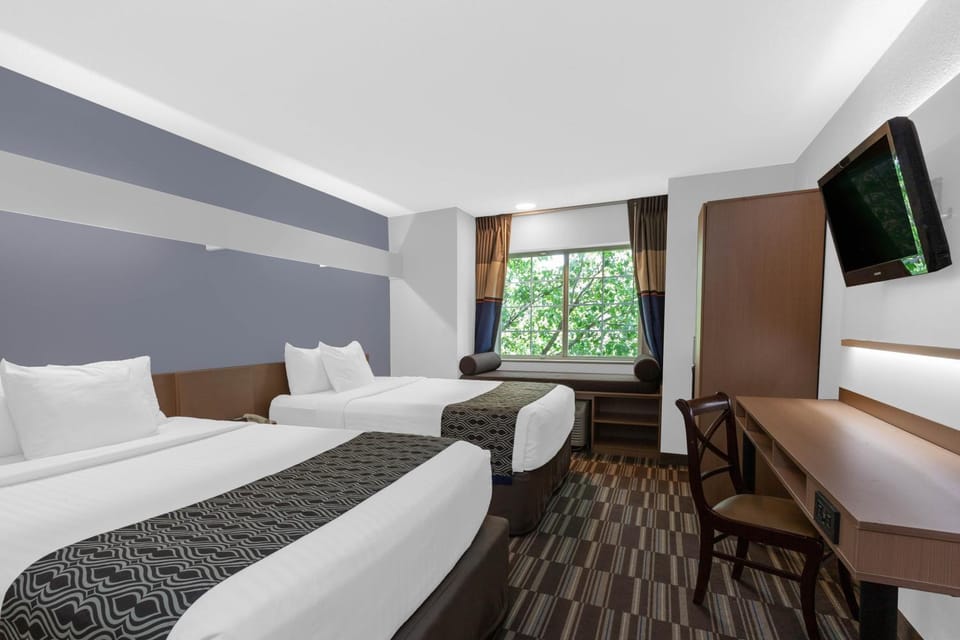 People, Photo of the whole room, Decorative detail, Bedroom, City view, Family, Family, Quiet street view