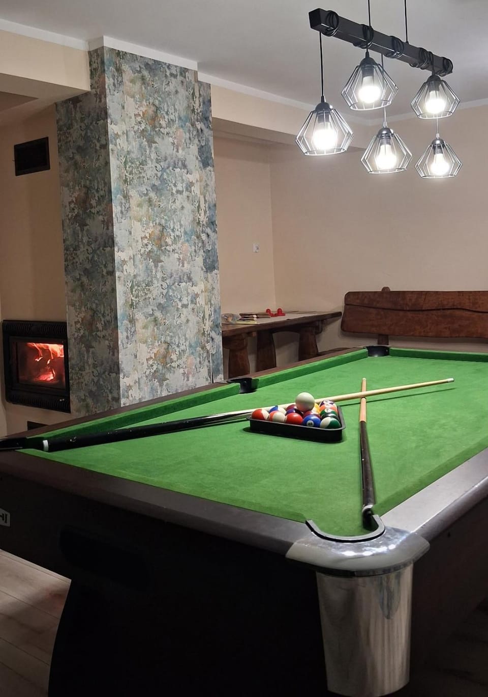 Willa Jarmar - sala kominkowa z bilardem, wewnętrzny oraz zewnętrzny plac zabaw Vacation rental in Poland