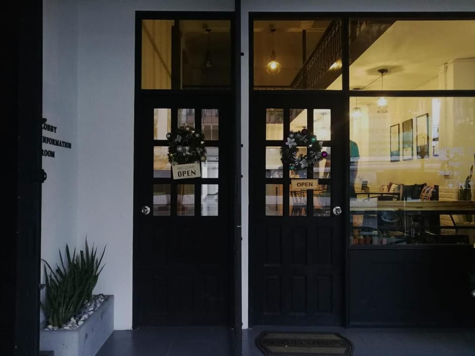 Facade/entrance
