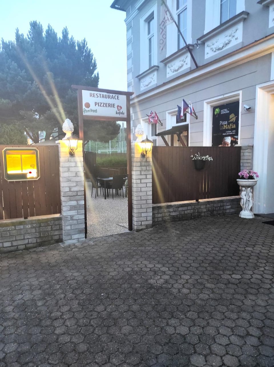 Restaurant/places to eat