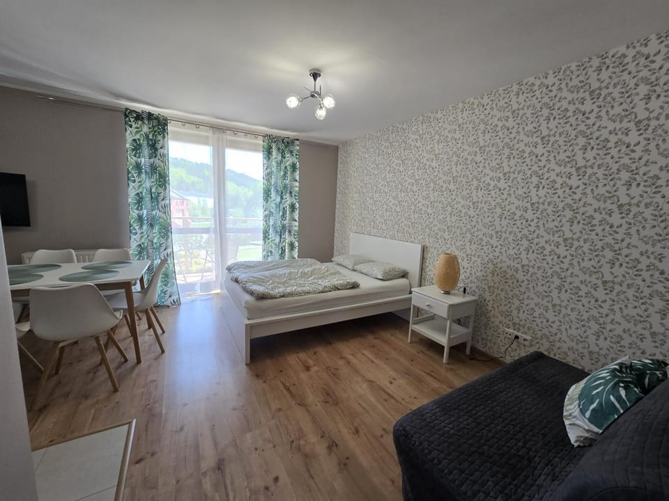 Bed, Dining area, Bedroom, Mountain view