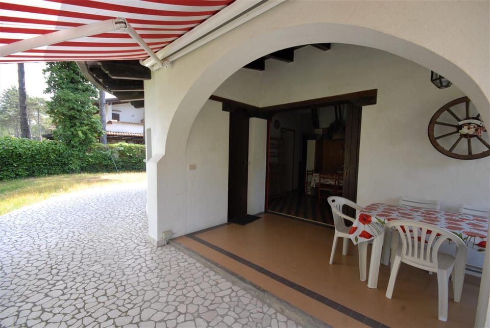 Patio, Facade/entrance, Balcony/Terrace