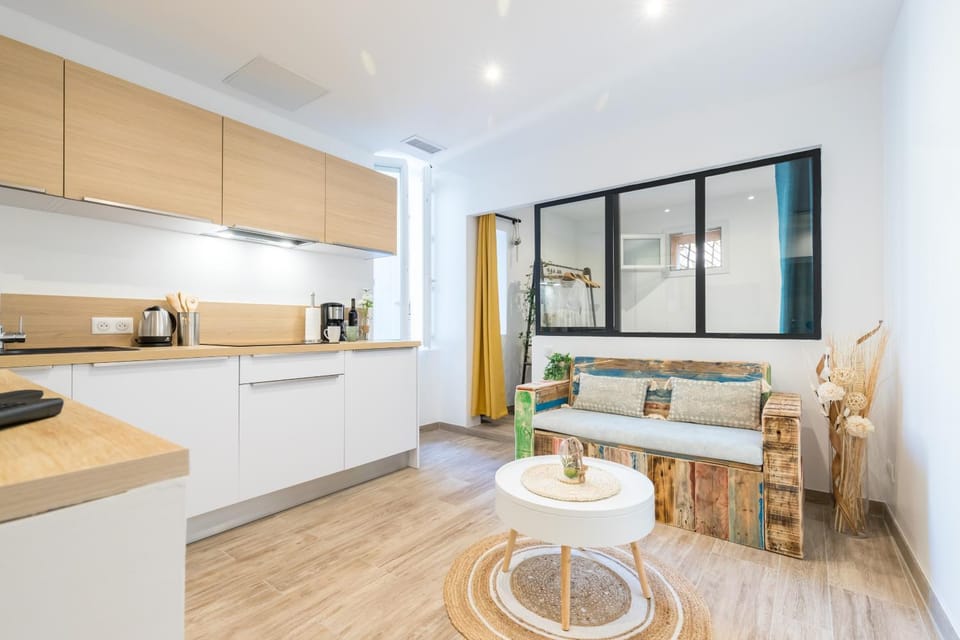 Kitchen or kitchenette, Living room