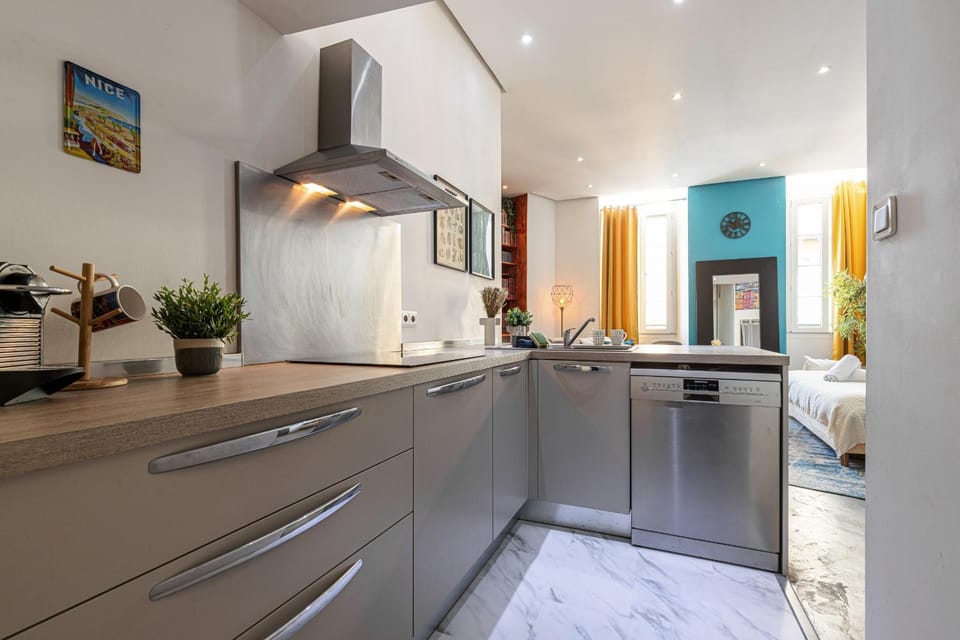 Kitchen or kitchenette