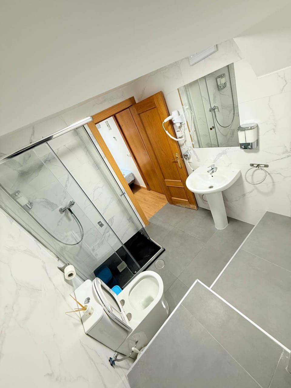 Hostal Quinta Santillan Bed and Breakfast in Madrid