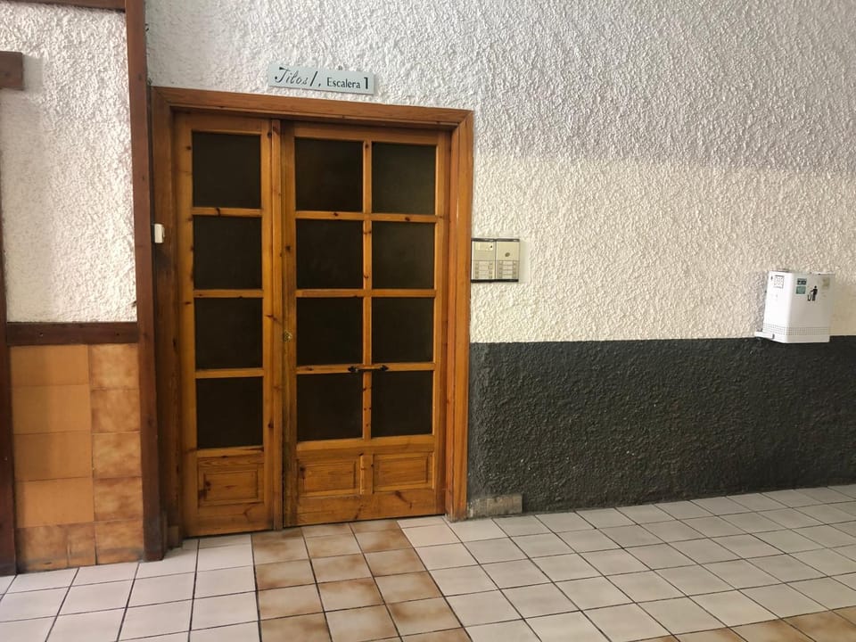 Property building, Facade/entrance, Lobby or reception